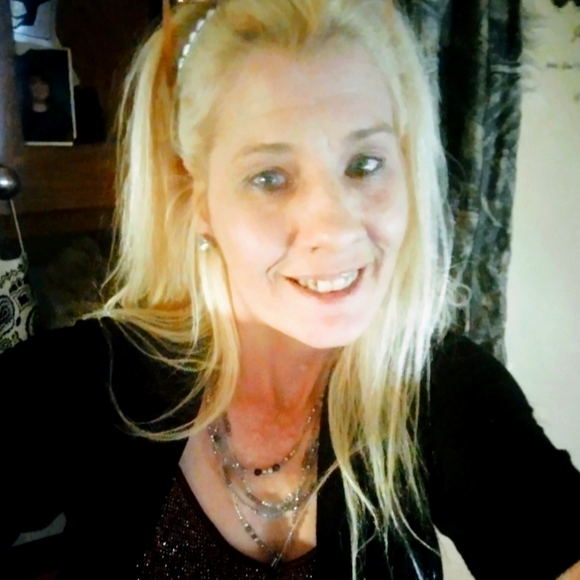 Meet your Posher, Betty sue lovelies welcome ♥ - Picture 1 of 9